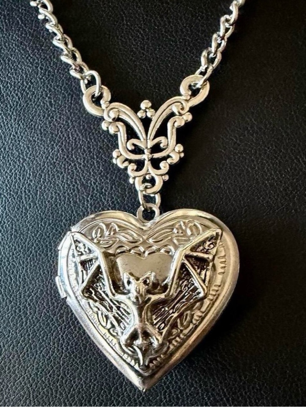 Gothic Vampire Bat Heart Locket Necklace 🩶🦇🖤
